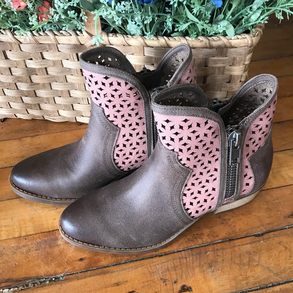 Taupe booties with pink detail